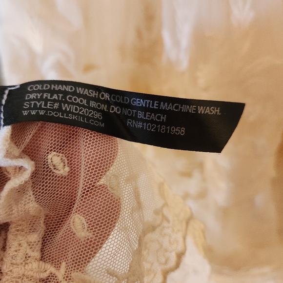 Dolls Kill Widow tea stained lace tiered mini dress - off white nude - Picture 8 of 9
